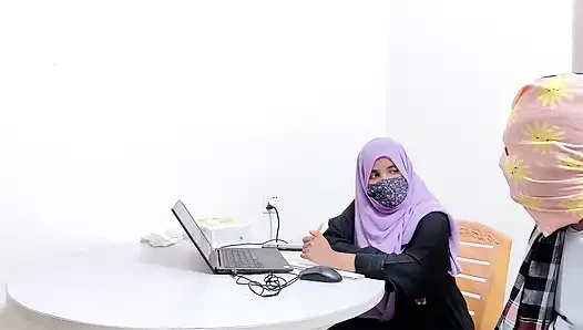 Manajer bank panas hijabi disetubuhi oleh petani desa desi chudai xxx