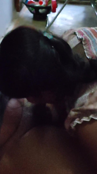 Bhabhi aapne boyfriend ko ghar bula leti he aaur aapne bade bade boobs aapne boyfriend se chusvati he aaur boyfriend ka land chus leti he | klip 2