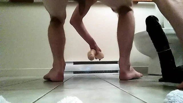 I love big black dildo in my tight ass