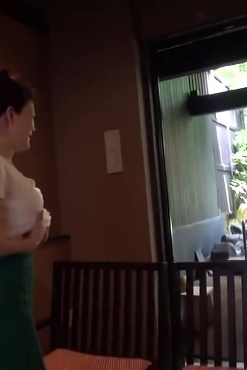 一日遊溫泉，成熟女人秘密慾望與原始激情的情色之旅 - 第1集