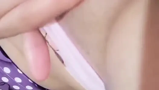 Götlü kız boşalana kadar mastürbasyon yapıyor