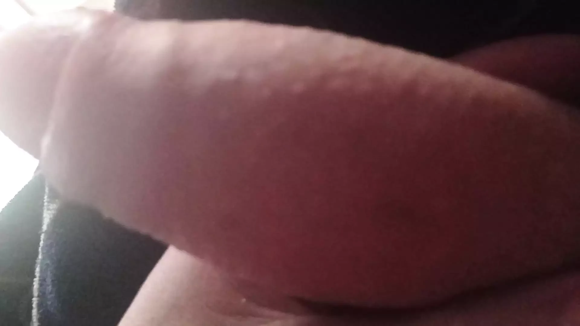 Sexo anal por primera vez con mucho semen y juguetes