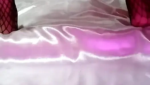 Pelacur mungil ini ngocok kontol dengan nikmat. Bagian Kedua di Xvideosred