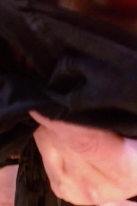 1402 negeert je terwijl ik aan het bellen ben, dan vind ik een groot gat in een panty
