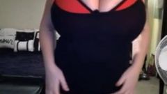 Leanne Crow Shows Her Gorgeous Body On Webcam