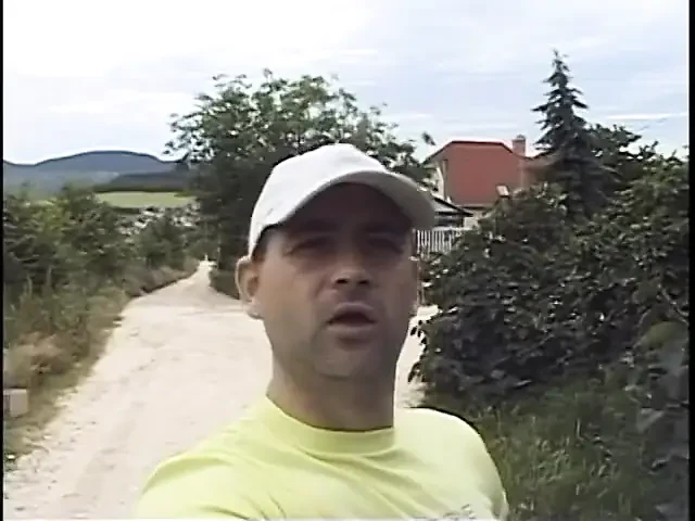 与一个好色宝贝和两个硬鸡巴壮男的双性恋性爱