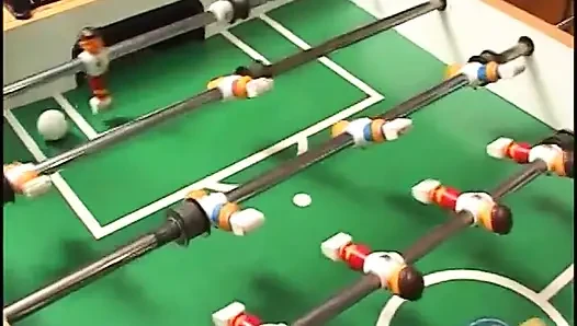 Masum oyun azgın üçlü sekse dönüşüyor