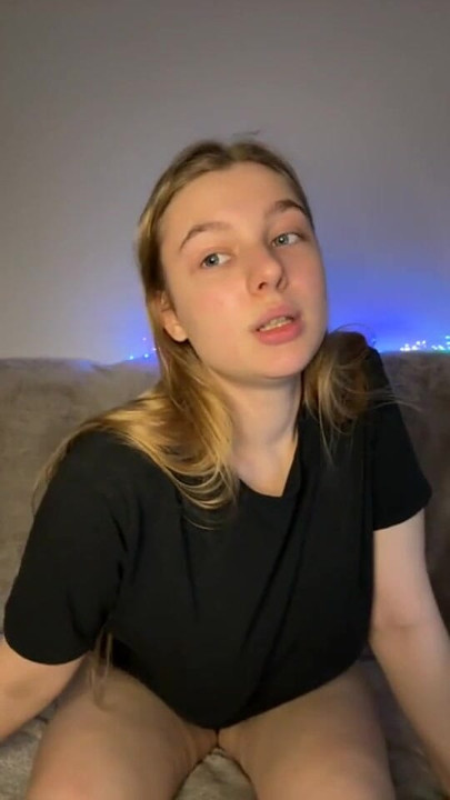 Fat model touching her tight pussy | Clip 1