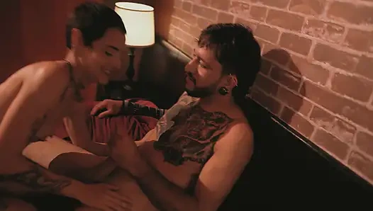 Üvey kızımın erkek arkadaşı beni çok tahrik ediyor!