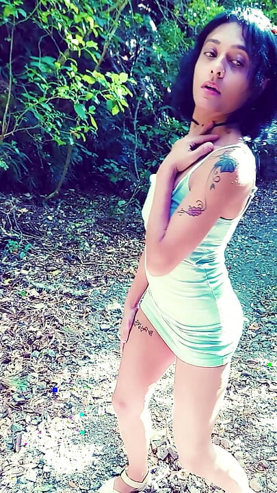 Hottie wyld Yasmin, wunderschöne exhibitionistin mag es, immer ihre muschi und ihren arsch in der Öffentlichkeit zu blankziehen