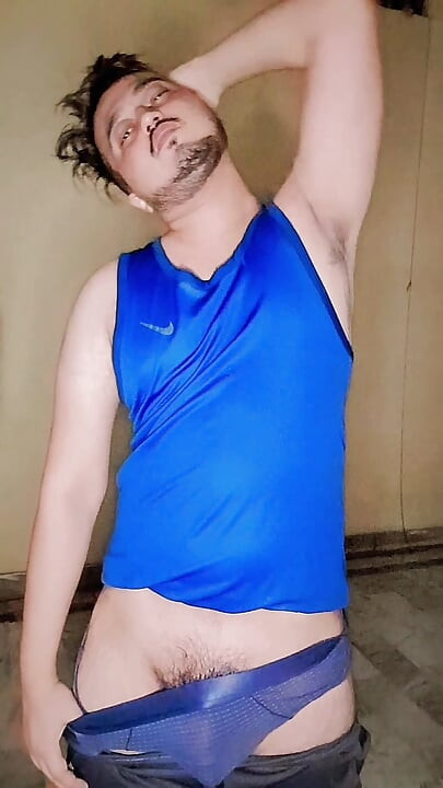 chaddi ke lund ka paani nikal gya