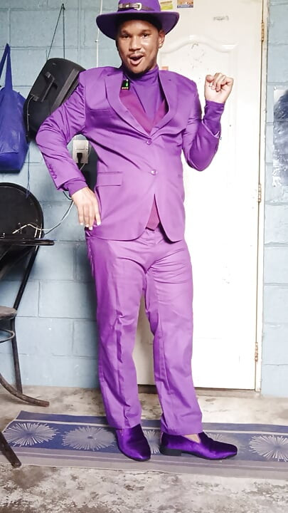クラシックなパープルスーツ