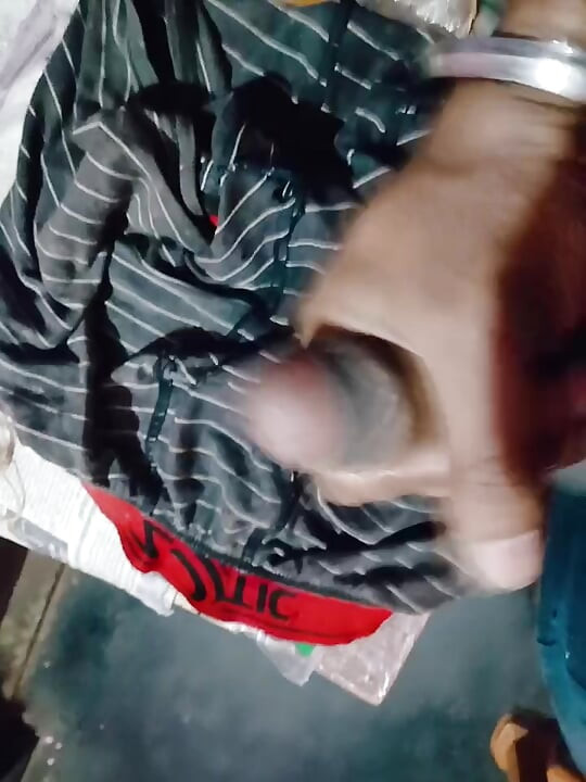Amateur solo dick stroking session in bedDaddy dick amateur masturbation hand job Big Daddy dick amateur o di