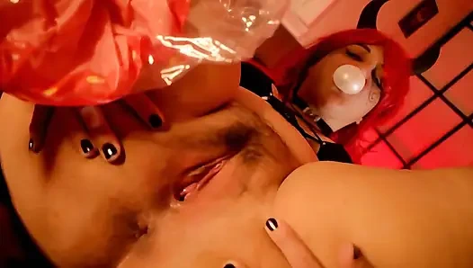 Rothaarige Dämon montiert aufblasbar und kaut kaut bis zum squirting - Bunny Looner