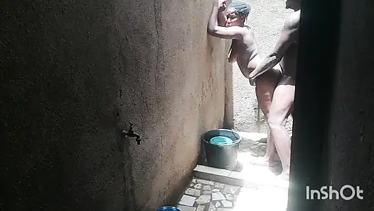 Duşta sevişmenin tadı daha iyidir. Bu yüzden Diane her zaman duşu cinsel buluşma yerimiz olarak seçiyor