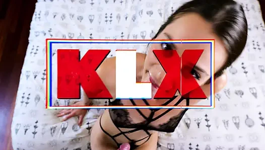 Cewek sange ini lagi asik telan sperma sampai tengrokan - klx