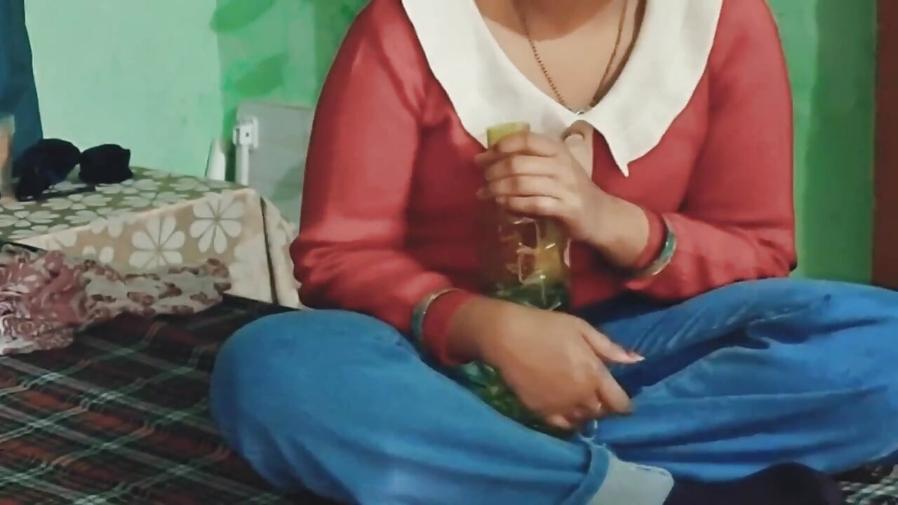 Dever Bhabhi одна в комнате, полностью наслаждается грязным разговором