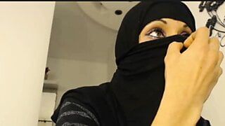 Saoedische Arabische vrouwen onthuld - hete masturbatie