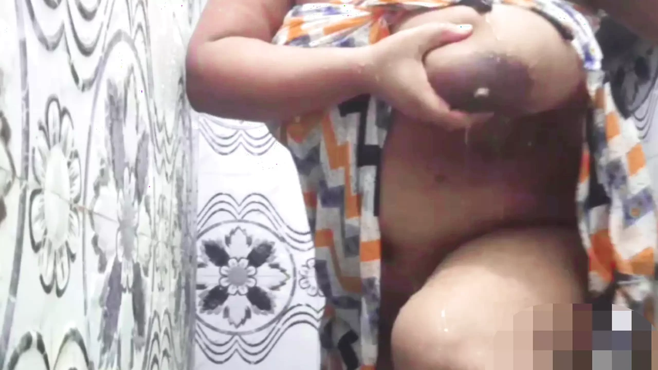 Sister-in-law’s fun, sister-in-law showed everything while bathing
