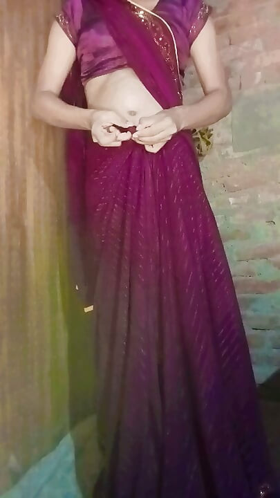 Heet bhabhi in sexy sari