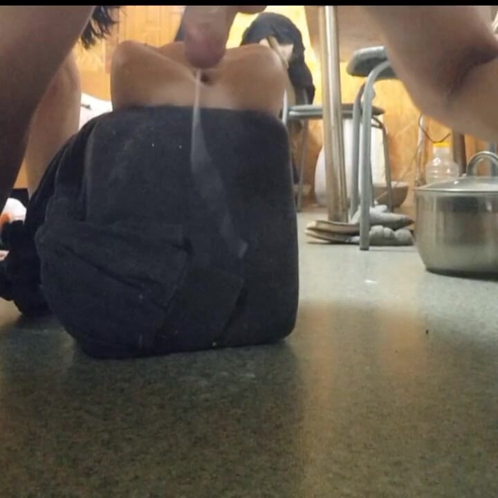 Hungry twink cums a lot after fucking a toy