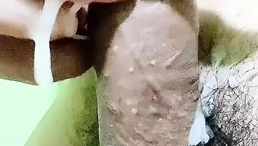 وحيد مع الزب الكبير في الغرفة