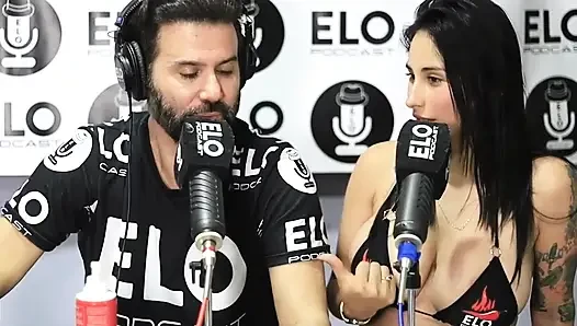 Elo podcast ile röportaj beni heyecanlandıran birçok baharatlı soruyla bitiyor Jenifer play