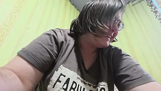 Aku ngentot pantat suamiku sambil ngocok kontolnya habis-habisan