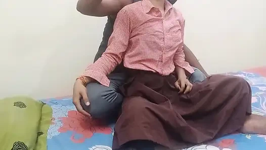 Üniversiteli kız evde tution öğretmeni tarafından sikiliyor