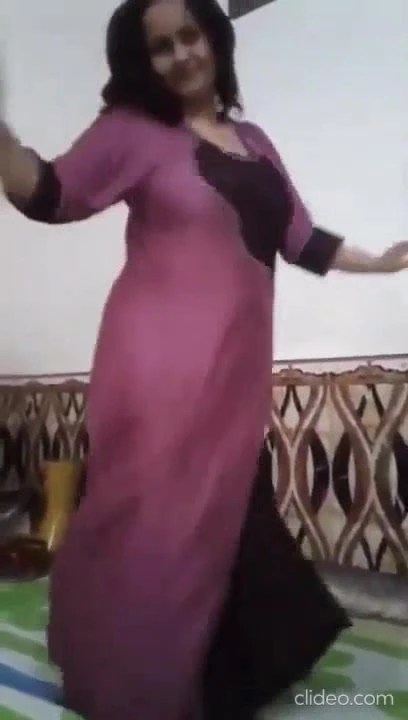 Old woman fat Arab ass dancing