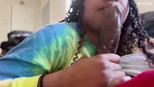 Kurviger asiatischer schwarzer mix pornostar hart gefickt bbc direkt in den hals, sperma-eimer