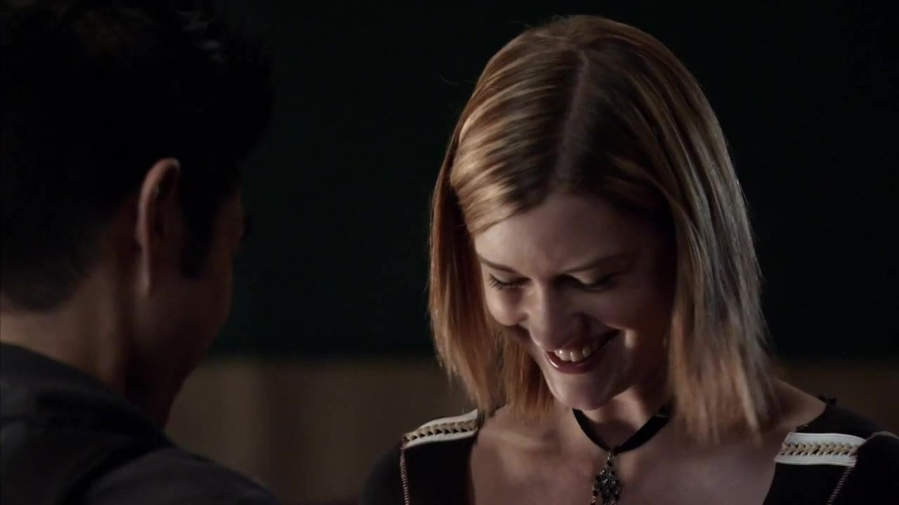 Lauren Lee Smith - ''Blade: The Series'' s1e11
