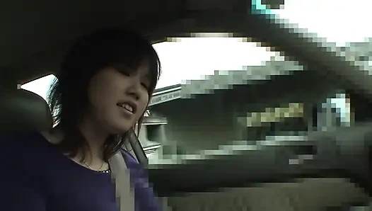 In college-uniform gekleidet, um seinen schwanz hart zu bekommen