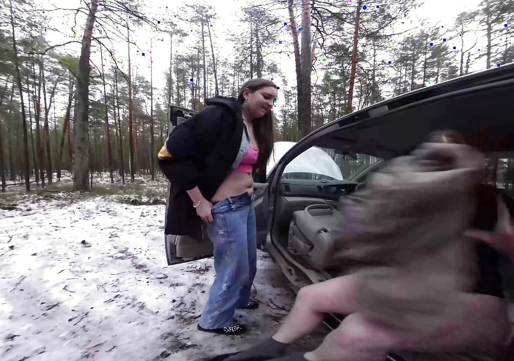 和Vika Lita在雪地上户外