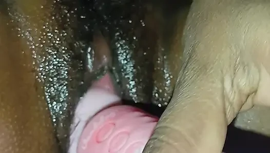 Bhabhi Ne pura vibrator chut me dal diya