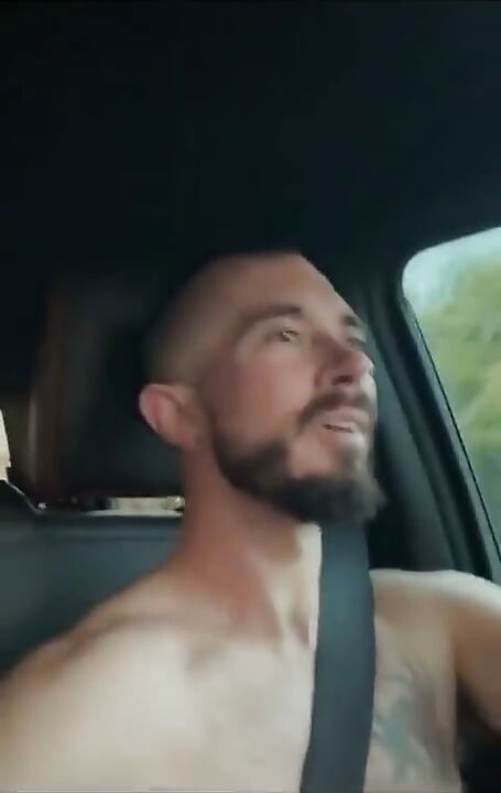 Cachonda saliendo del gimnasio