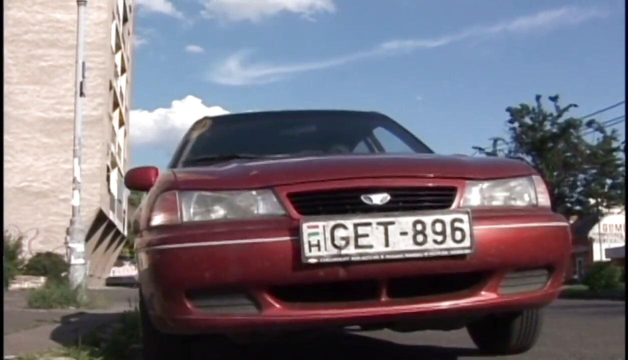 Niesamowita blondynka z dużymi cyckami zatrzasnęła jak suka