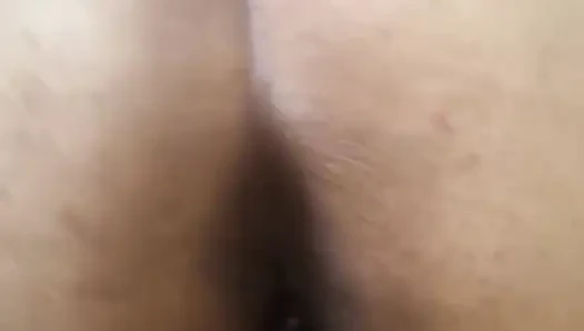 Büyük götlü iri güzel kadın yanaklarına boşalana kadar büyük zenci yarağını alıyor