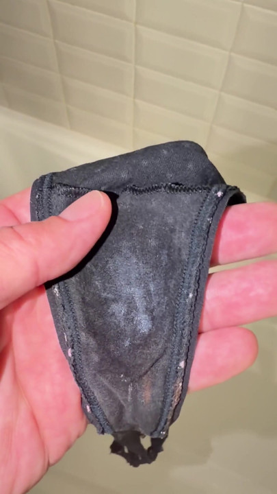 Esposa deu sua calcinha gozada para me provocar | Clipe 1