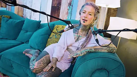 Ich spreche über B - Bordem - ASMR podcast SFW spricht goth dünnes mädchen dreadlocks tattoo model inked mädchen