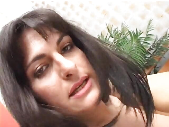 Sapık adam takma yarak ve travesti ile sikilmeyi seviyor