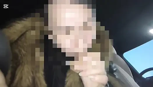 Sex auf einer winterstraße in einem auto
