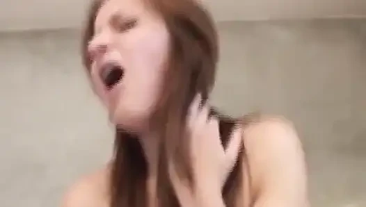 Das ist amateur-schätzchen aus deutschland, das creampie hat
