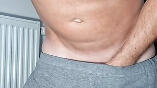 Aku lagi jogging di balik celana boxerku