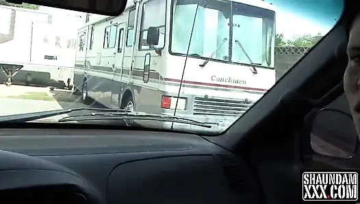 Holly Lane f-150'imde sikimi emiyor