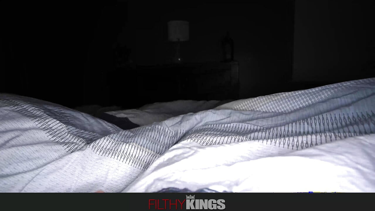 FILTHY POV - 胸の良いミルフ、メロニー・メロンズが欲求不満な継息子とセックス