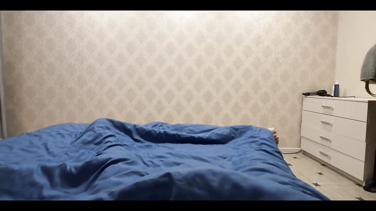 Не хочу ложиться спать одна, могу ли я остаться с тобой?