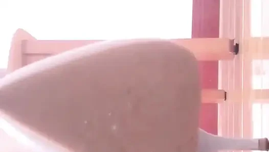 Edepsiz sözlerle mastürbasyon ve çoraplı sana mastürbasyon. Ses o kadar iyi ki fışkırtmayı duyabiliyorum