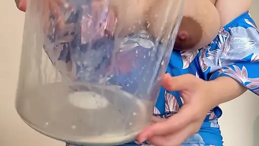 Riesen-stiefschwester, die ich im Badezimmer neben meiner kleinen stiefschwester El verstecke und ihm meinen riesigen Körper offenbaren. Er ist