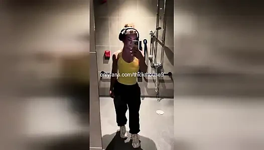 18 yaşındaki TikTok Thot'un amcığı kamerada patlıyor! Sansürsüz Gape